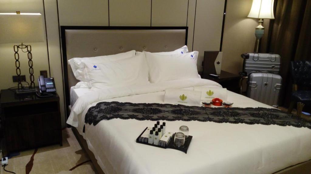 Lotus Blu Hotel Legazpi Kültér fotó