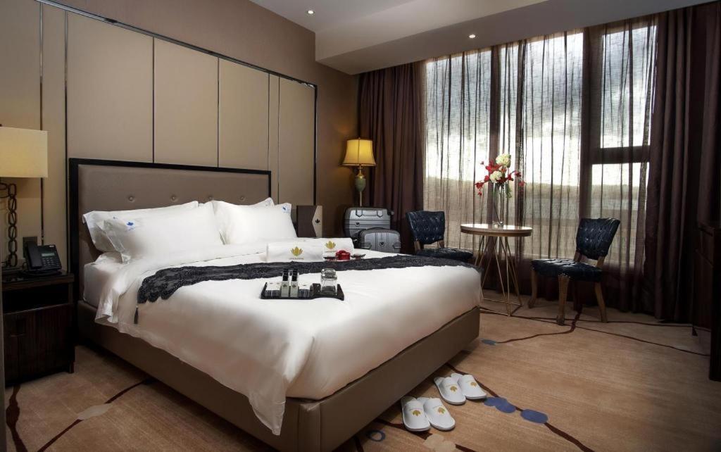 Lotus Blu Hotel Legazpi Kültér fotó